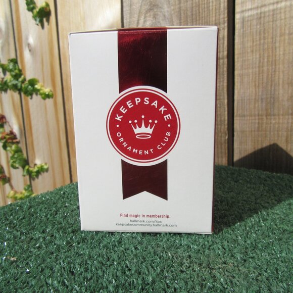 Hallmark Keepsake Christmas Window 2019 Christmas Ornament Club Exclusive - Picture 6 of 8
